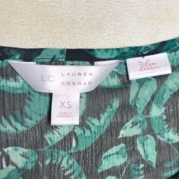 4/$20 Lauren Conrad Leaf Print Chiffon Peasant Blouse Size XSmall - Picture 4 of 5